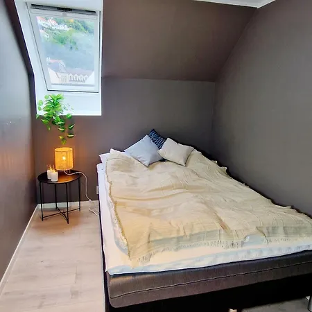 Floor In The Middle Of Town - Great Beds * ベルゲン