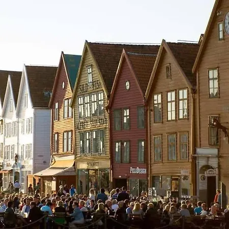 Floor In The Middle Of Town - Great Beds Semesterbostad *