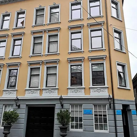 Floor In The Middle Of Town - Great Beds Semesterbostad *